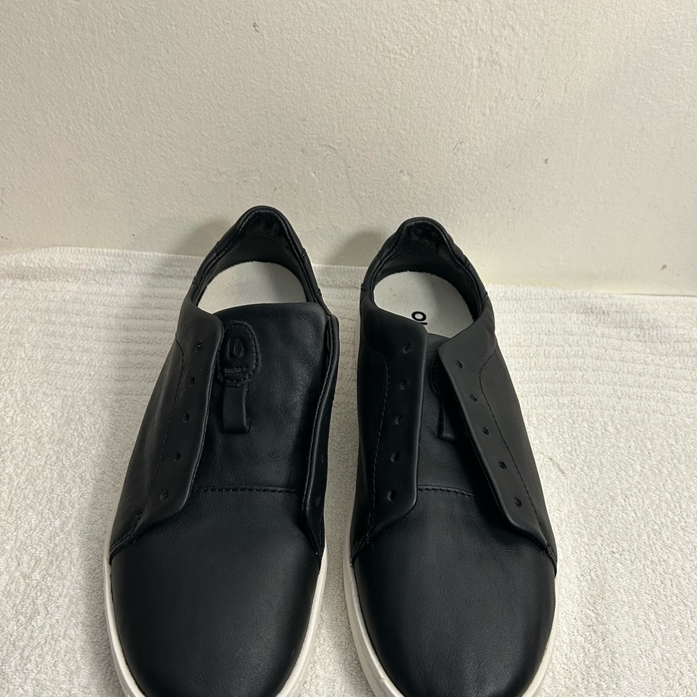 Olukai Classic Black Leather womens Sneakers Sz 8.5